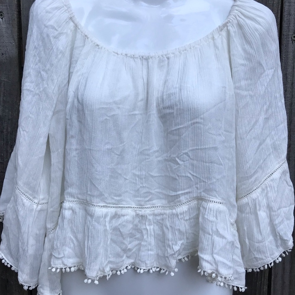En   Creme sheer off white top